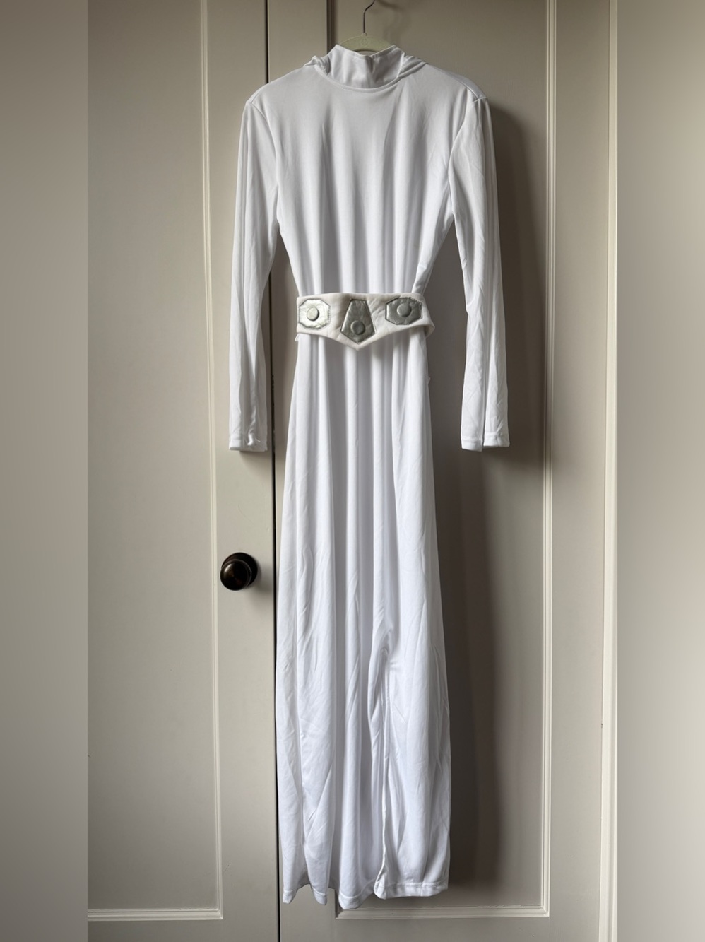 Classic Star Wars Princess Leia Costume in White - Picture 2 of 9